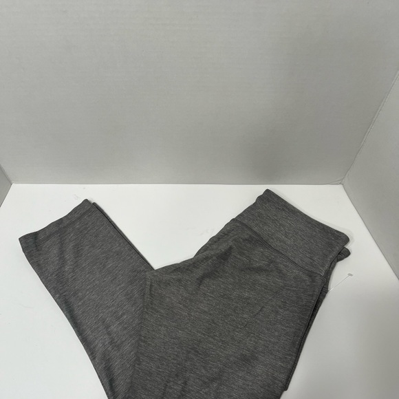 Lululemon Grey Size 6 Women’s Short Leggings, waist 28”, inseam 23”, length - Picture 8 of 14